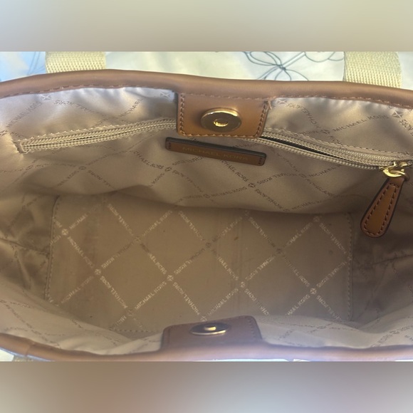 Michael Kors Tan and Cream Shoulder Bag - Picture 3 of 9